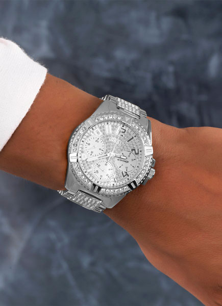 Ідеальний подарунок для жінки - нестандартний годинник Guess
